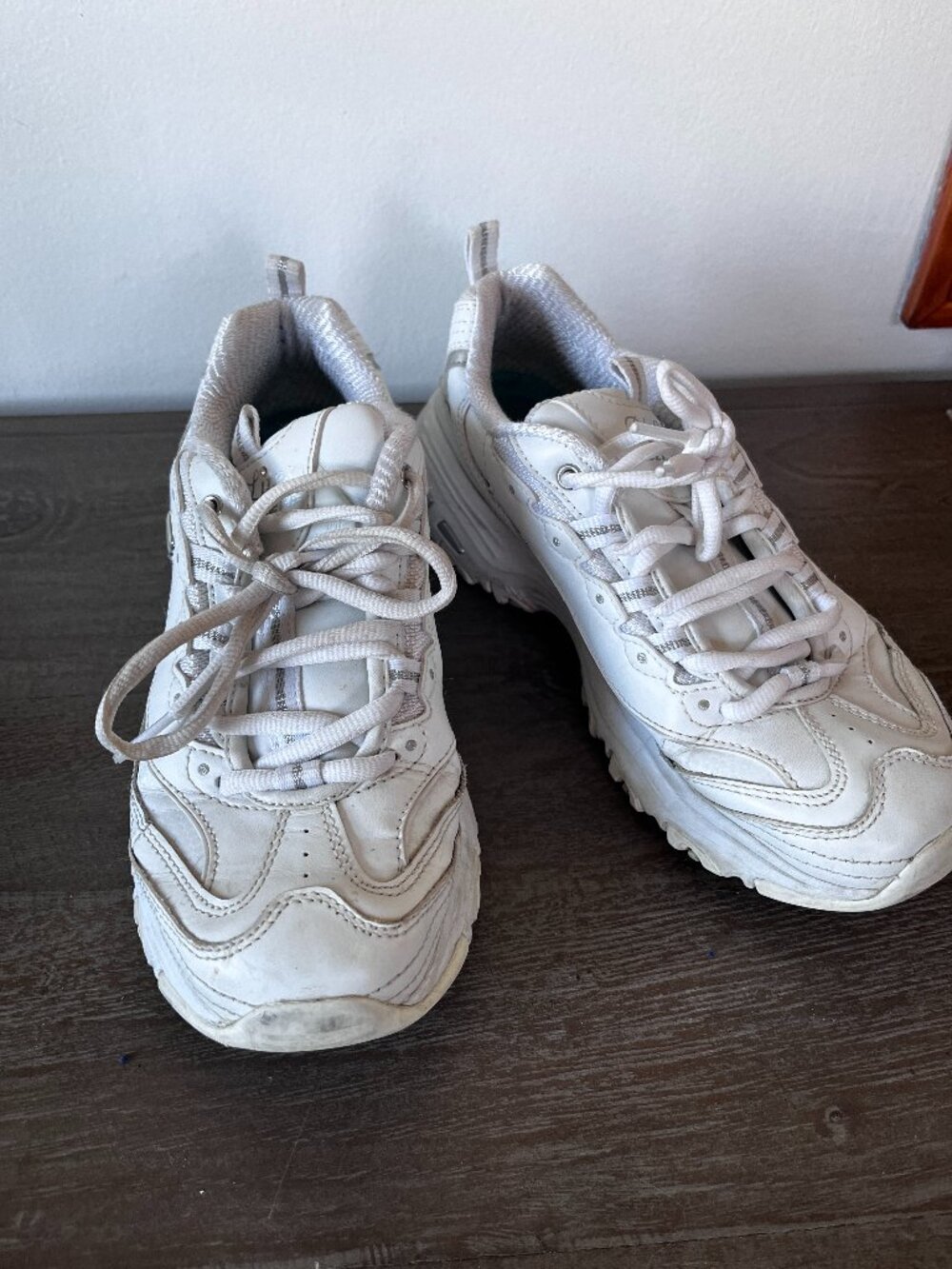 Sketchers White Memory Foam Sneakers / Nurse shoes